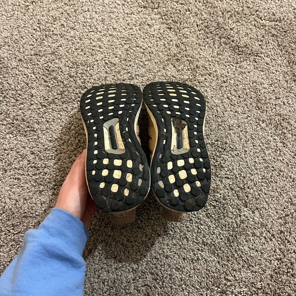 Light Pink Adidas Ultraboost - Picture 5 of 9